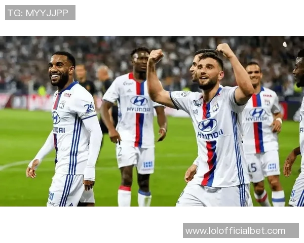 欧冠经典对决:里昂逆转那不勒斯全场沸腾瞬间回顾与分析