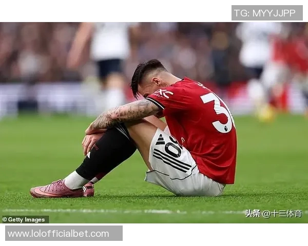 那不勒斯大胜曼联引发转会热议足总杯赛场瞬间回顾