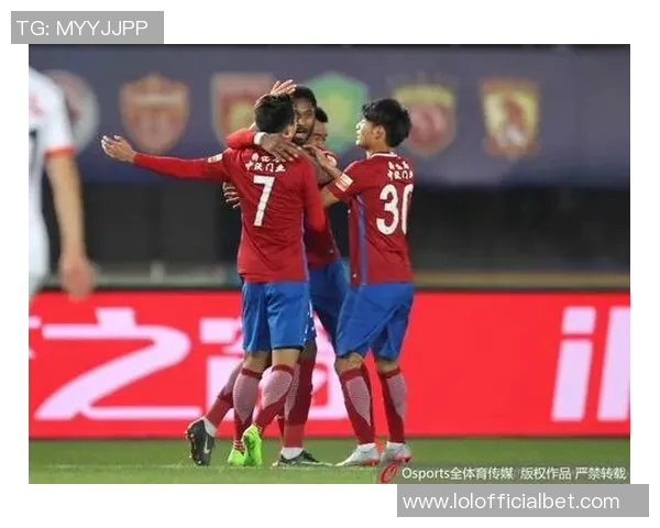 中超激战尤文图斯与里昂平局红牌事件引发全场热议与争议