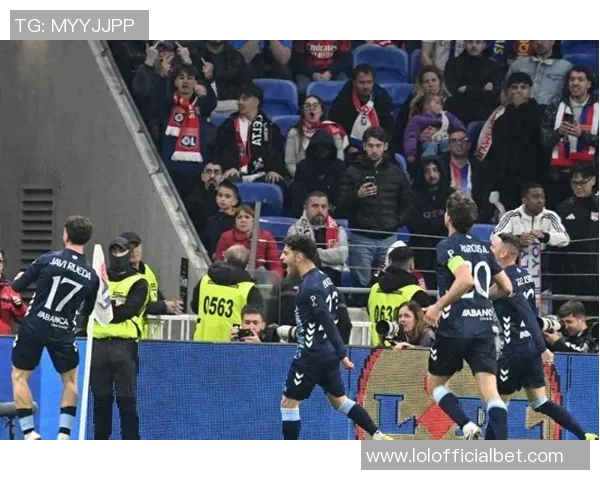 世界杯精彩对决里昂绝杀波尔图全场沸腾战术解析与精彩瞬间回顾